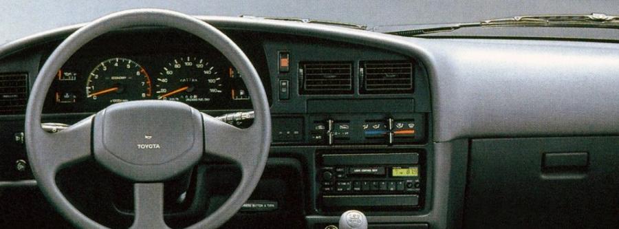 Торпедо Toyota 4Runner 5-Door 1989 года  (EU) (фото 1 из 7)